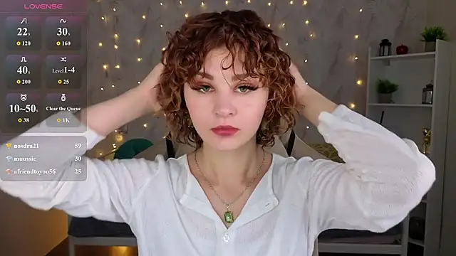 Snapshot of Kira__Fluffy chatting on July 7, 6:47 am Kira Fluffy online show from July 7, 6:47 am