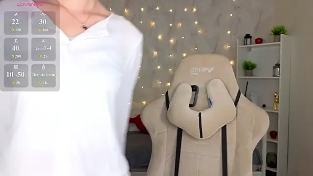 Snapshot of Kira__Fluffy chatting on July 8, 12:04 am Kira Fluffy online show from July 8, 12:04 am