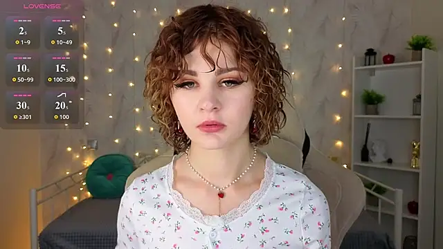 Snapshot of Kira__Fluffy chatting on July 14, 12:02 am Kira Fluffy online show from July 14, 12:02 am