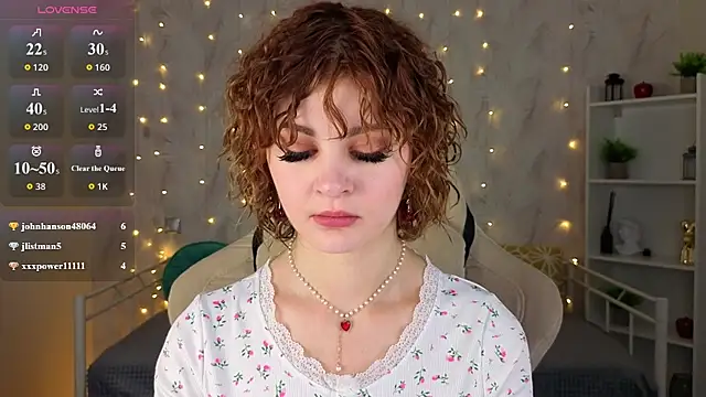 Snapshot of Kira__Fluffy chatting on July 14, 2:05 am Kira Fluffy online show from July 14, 2:05 am