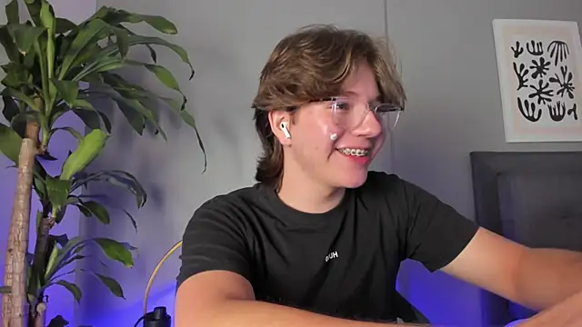 LucasMoraless online show from May 30, 3:09 pm