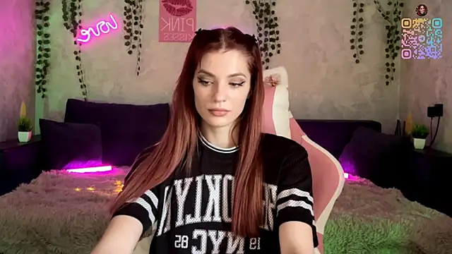 Snapshot of Angelina_Charm_ chatting on May 19, 6:53 am Angelina Charm online show from May 19, 6:53 am