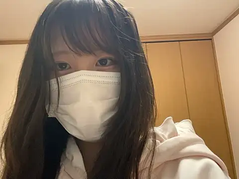 Snapshot of miniminimo_o chatting on June 18, 11:36 am miniminimo o online show from June 18, 11:36 am