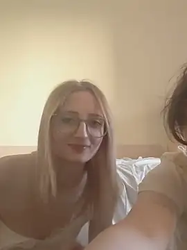 Snapshot of LauraundSteve_ chatting on May 16, 6:28 pm LauraundSteve online show from May 16, 6:28 pm