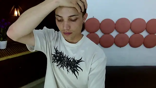 Snapshot of MaxxLouis chatting on May 29, 7:23 pm MaxxLouis online show from May 29, 7:23 pm