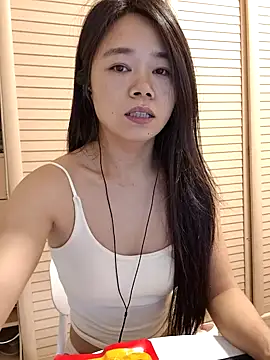 Snapshot of yueyue_99 chatting on May 27, 3:09 pm yueyue 99 online show from May 27, 3:09 pm