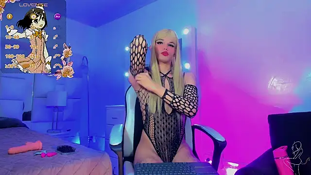 Isabella Kirk  online show from May 19, 12:00 pm