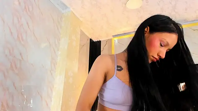 Snapshot of SophiieCalloway1 chatting on May 21, 2:24 pm SophiieCalloway1 online show from May 21, 2:24 pm