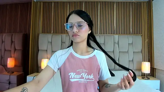 Snapshot of SophiieCalloway1 chatting on May 23, 1:37 pm SophiieCalloway1 online show from May 23, 1:37 pm