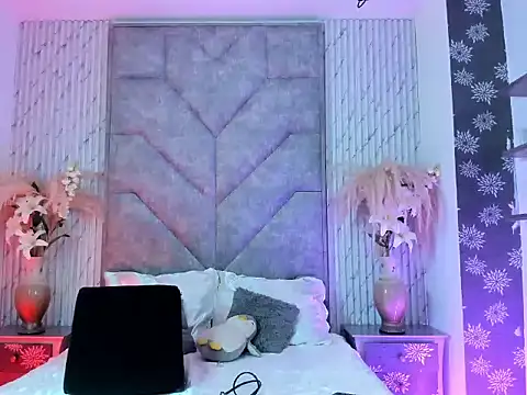 Snapshot of Peyton_Roses chatting on May 19, 4:46 pm Peyton Roses online show from May 19, 4:46 pm
