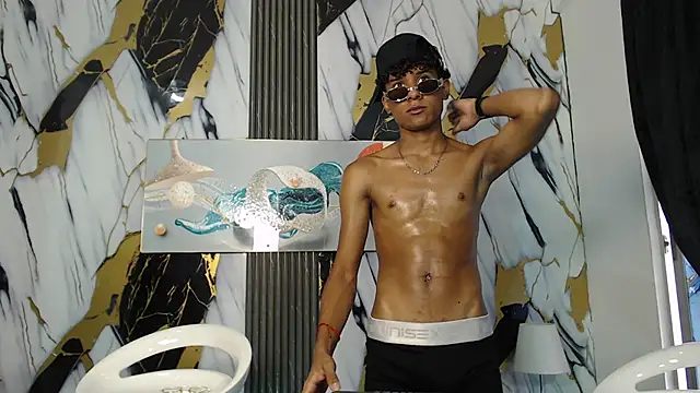 Snapshot of THREE_BLACK chatting on May 16, 8:18 pm THREE BLACK online show from May 16, 8:18 pm