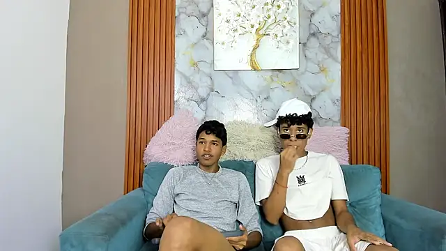 Snapshot of THREE_BLACK chatting on May 18, 8:36 pm THREE BLACK online show from May 18, 8:36 pm