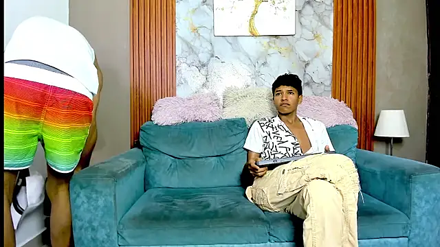 Snapshot of THREE_BLACK chatting on May 21, 7:21 pm THREE BLACK online show from May 21, 7:21 pm