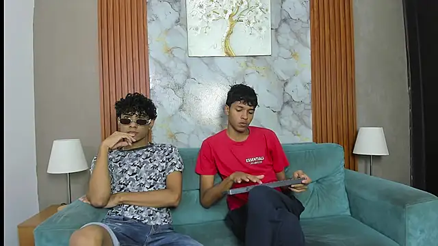 Snapshot of THREE_BLACK chatting on May 28, 7:22 pm THREE BLACK online show from May 28, 7:22 pm
