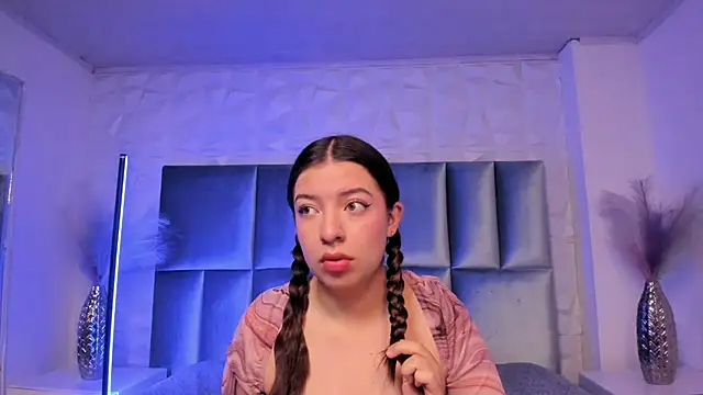 Snapshot of Sara_Deen chatting on May 27, 12:02 pm Sara Deen online show from May 27, 12:02 pm