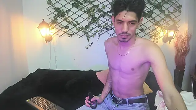 Snapshot of iamfabri chatting on May 20, 4:51 am iamfabri online show from May 20, 4:51 am