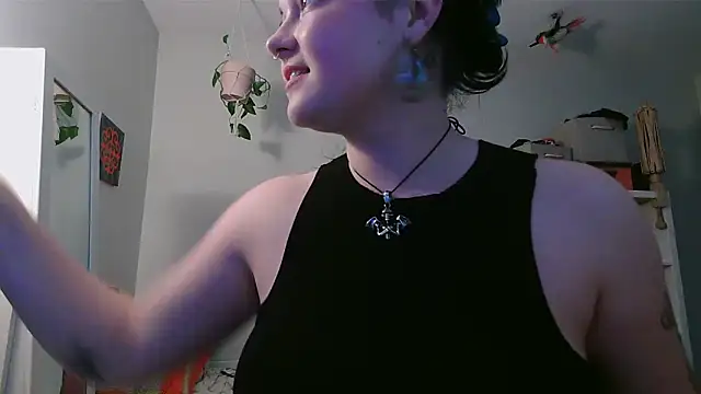 Snapshot of prettybird06 chatting on May 30, 1:25 am prettybird06 online show from May 30, 1:25 am
