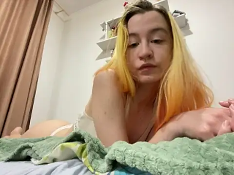 Emilya201 online show from May 21, 12:50 am