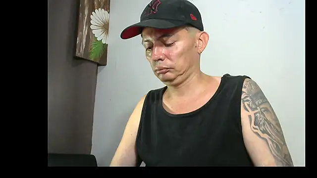 Snapshot of kimblaze122 chatting on May 29, 7:39 am kimblaze122 online show from May 29, 7:39 am