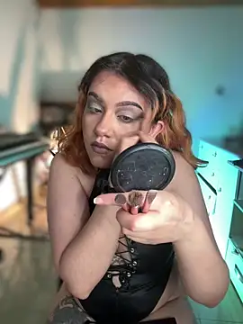 NikkiNix online show from May 29, 1:09 pm