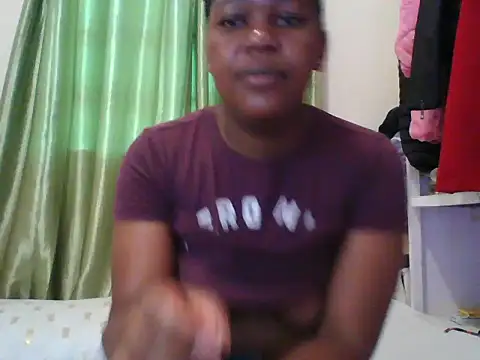 Snapshot of sexy_dove chatting on May 18, 2:23 pm sexy dove online show from May 18, 2:23 pm