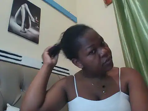 Snapshot of sexy_dove chatting on May 29, 3:37 am sexy dove online show from May 29, 3:37 am