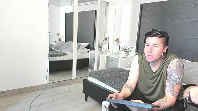 inkedsinners  online show from May 19, 12:22 pm
