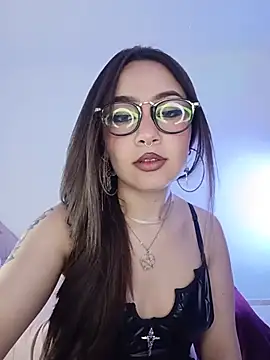 Snapshot of paariiss_ chatting on May 18, 10:15 pm paariiss online show from May 18, 10:15 pm