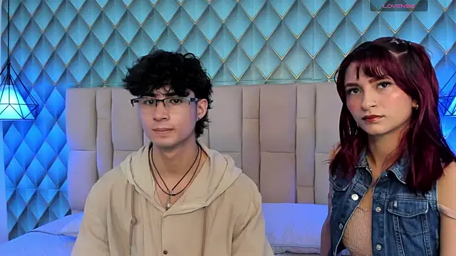 Snapshot of Sofia-Ethan chatting on May 22, 6:24 pm Sofia-Ethan online show from May 22, 6:24 pm
