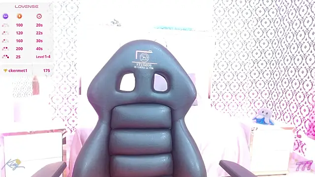 Snapshot of fiory_tay chatting on May 28, 7:00 pm fiory tay online show from May 28, 7:00 pm