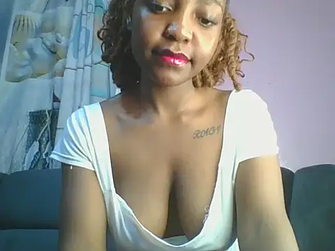 Snapshot of Africana_sexy chatting on June 25, 8:02 pm Africana sexy online show from June 25, 8:02 pm