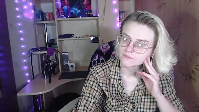   Freya    online show from May 25, 9:59 am
