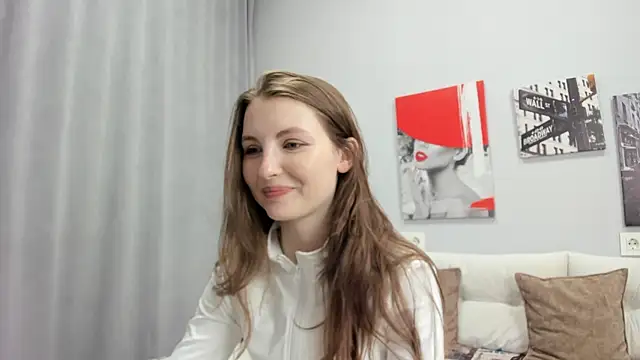 Shyly  Lisa online show from May 30, 1:35 am