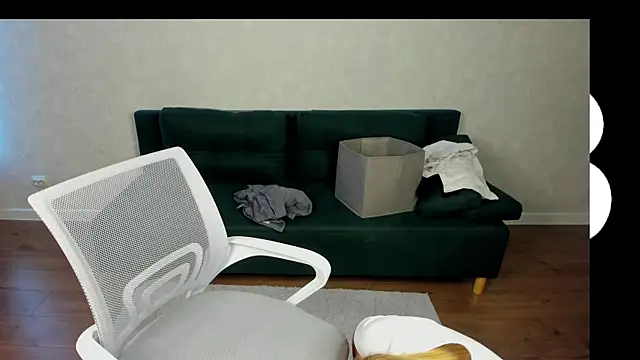 Snapshot of Shakira_Lux chatting on July 17, 8:10 am Shakira Lux online show from July 17, 8:10 am