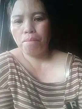 Snapshot of -Yeyi- chatting on May 25, 11:27 am -Yeyi- online show from May 25, 11:27 am