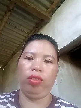 Snapshot of -Yeyi- chatting on May 27, 12:18 am -Yeyi- online show from May 27, 12:18 am