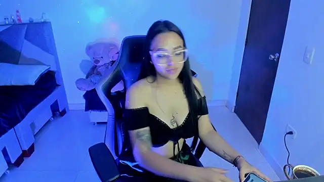 Snapshot of Spicydollx_1 chatting on July 20, 6:28 am Spicydollx 1 online show from July 20, 6:28 am