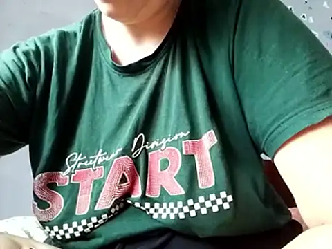 Snapshot of Rossyta_r chatting on June 7, 2:32 pm Rossyta r online show from June 7, 2:32 pm