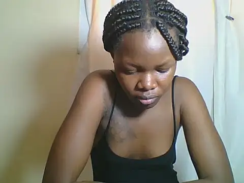 Snapshot of Sweetgal2025 chatting on May 28, 8:00 am Sweetgal2025 online show from May 28, 8:00 am