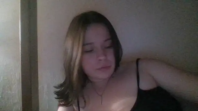 RiaLowelyt online show from May 25, 11:33 pm