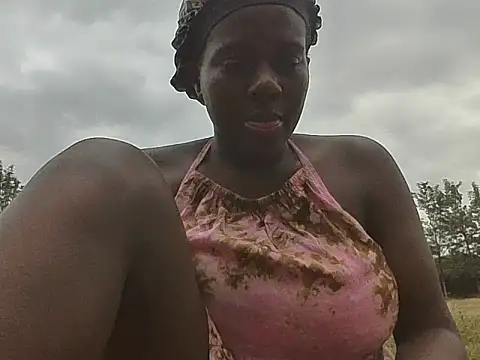 Snapshot of spicy_cherrie chatting on July 17, 2:02 pm spicy cherrie online show from July 17, 2:02 pm