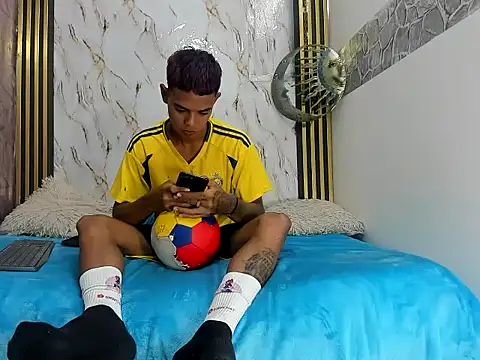 cute boy angelx18 online show from May 23, 6:12 pm