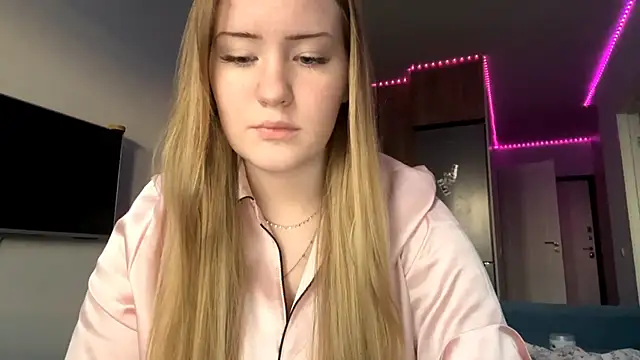 Lisi Kiss  online show from May 17, 5:42 pm