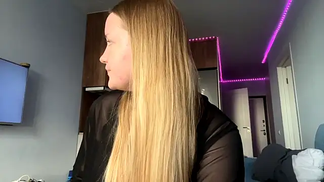 Lisi Kiss  online show from May 28, 4:59 pm
