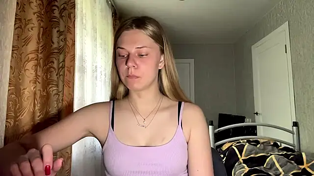 HoneysPiee online show from June 20, 10:07 am
