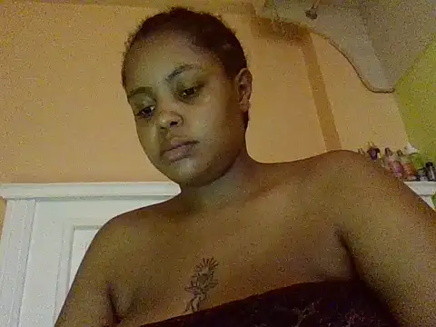 sexychubby22 online show from May 27, 2:36 pm