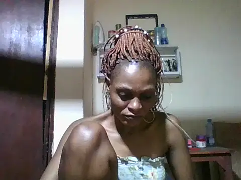Snapshot of Ebonyqueen4 chatting on May 21, 6:31 am Ebonyqueen4 online show from May 21, 6:31 am