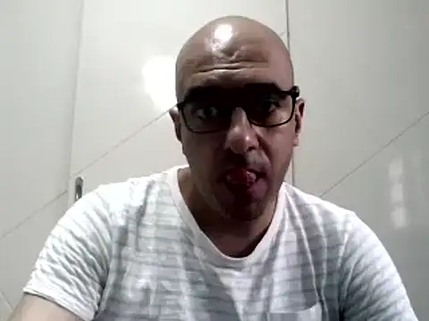 Snapshot of AAYAADX chatting on May 18, 8:42 am AAYAADX online show from May 18, 8:42 am