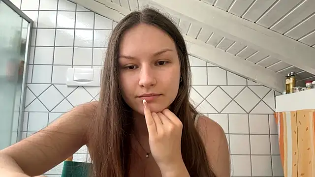 ShaylaChong online show from July 8, 7:02 am