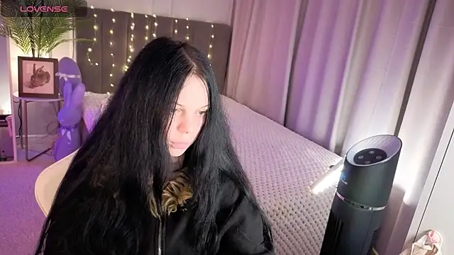 Snapshot of Vivi_Vivian chatting on May 17, 3:30 pm Vivi Vivian online show from May 17, 3:30 pm